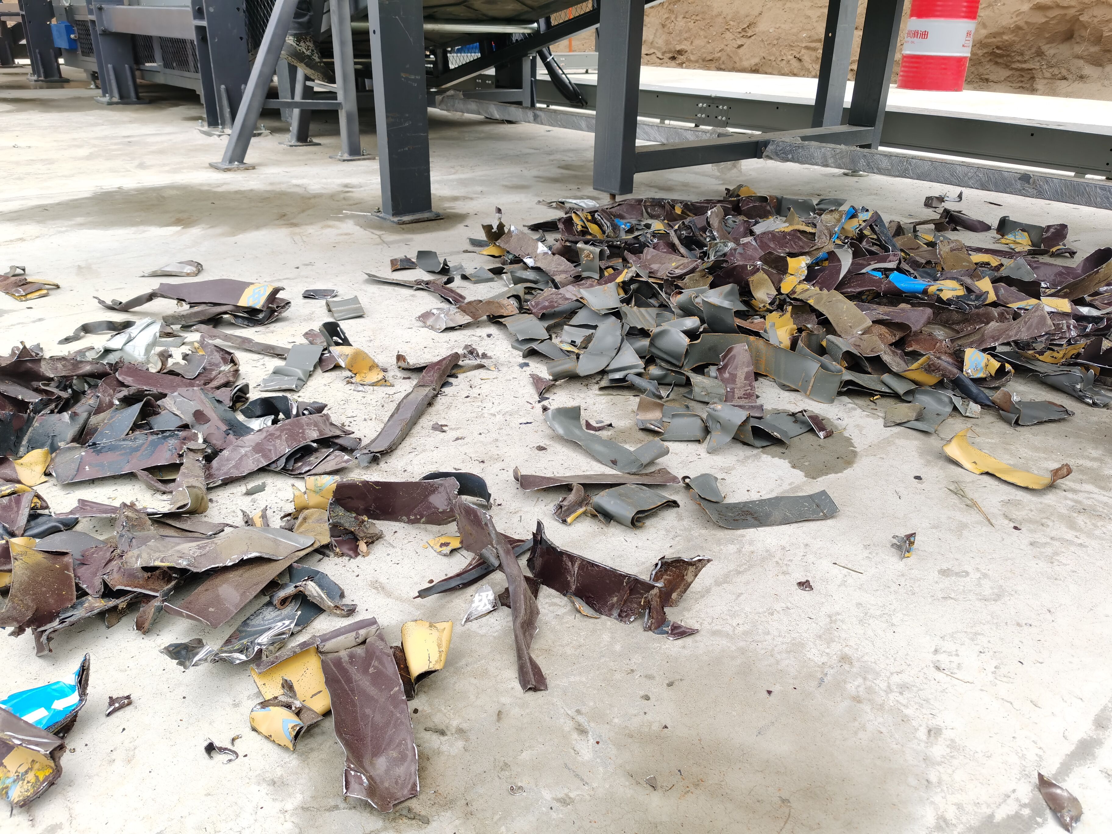 废旧铁皮破碎后成品