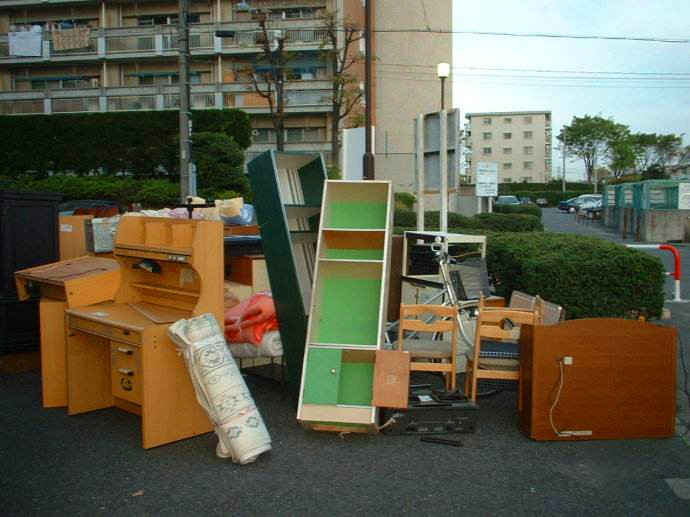 废弃家具